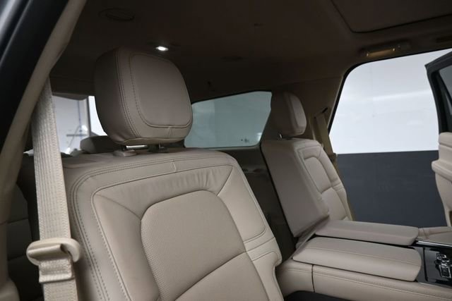 Certified 2021 Lincoln Navigator Reserve w/ Luxury Package AWD/4WD image 27