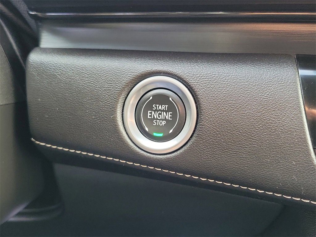 Used 2021 Cadillac Escalade Premium Luxury w/ LPO, Illumination Package image 11