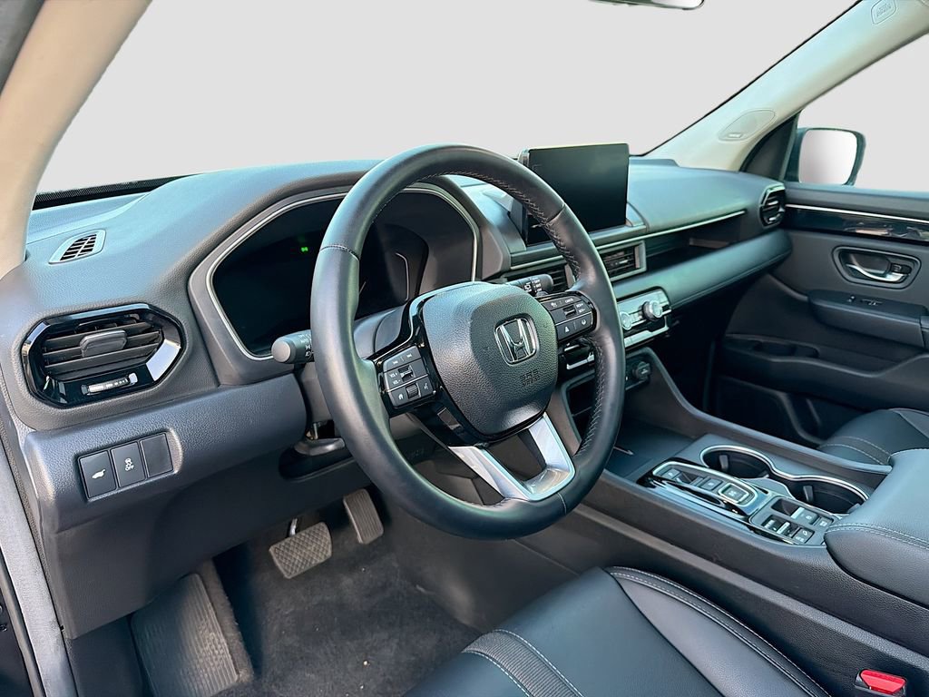 Used 2025 Honda Pilot Touring image 9
