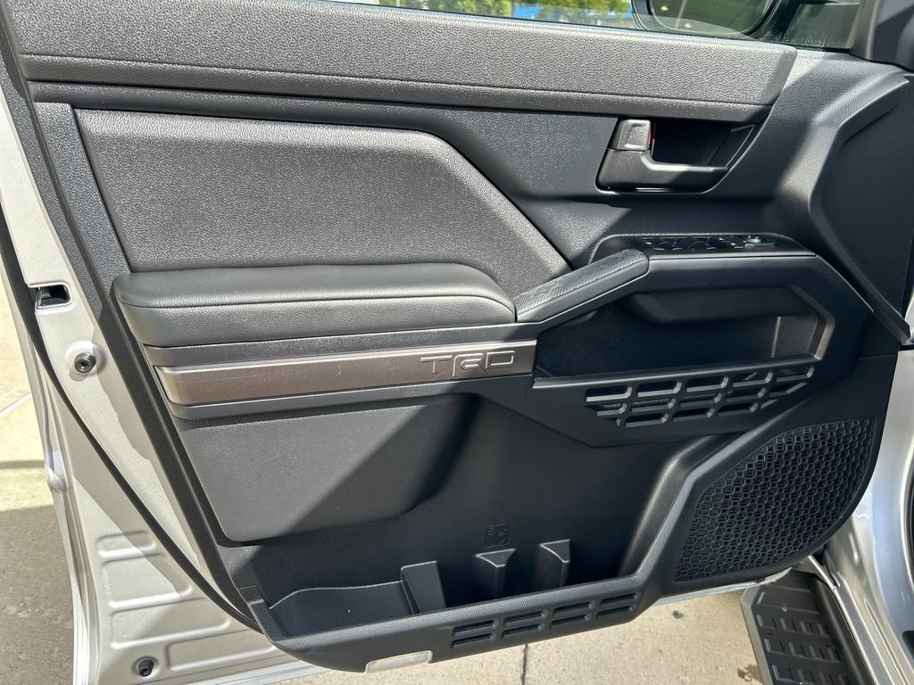 Certified 2025 Toyota 4Runner TRD Off-Road AWD/4WD image 11