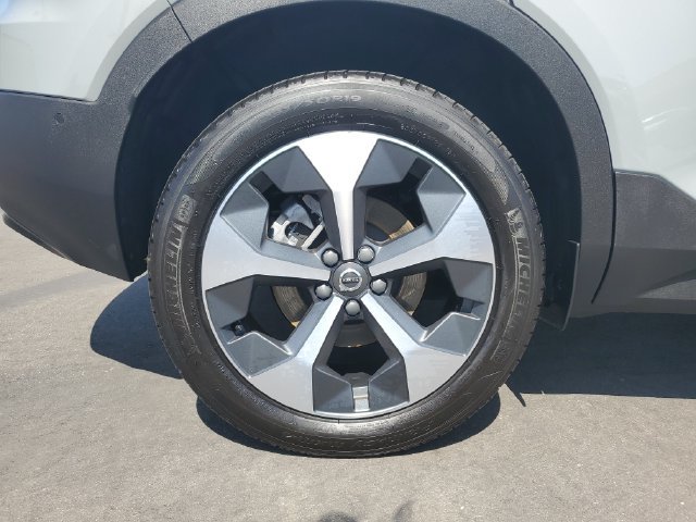 Used 2024 Volvo XC40 B5 Plus w/ Protection Package Premier AWD/4WD image 5