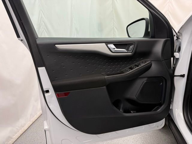 Used 2020 Ford Escape SE image 12