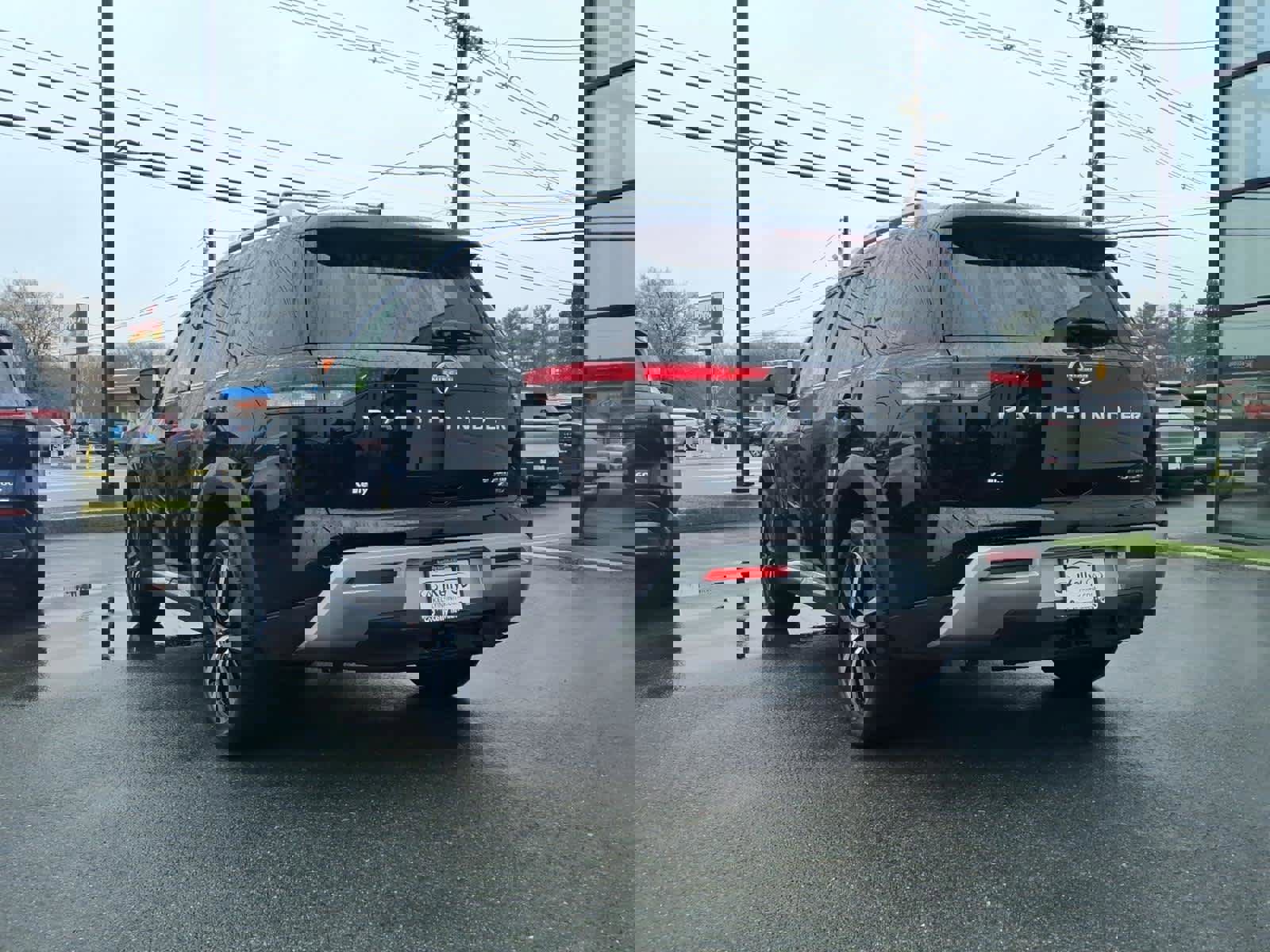 Used 2023 Nissan Pathfinder Platinum w/ Cargo Package image 6