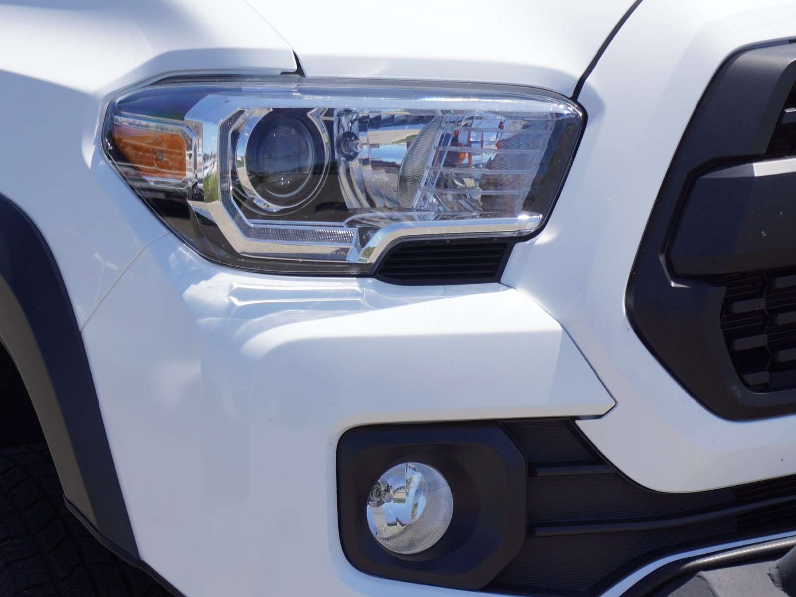 Used 2022 Toyota Tacoma TRD Off-Road w/ Technology Package AWD/4WD image 3