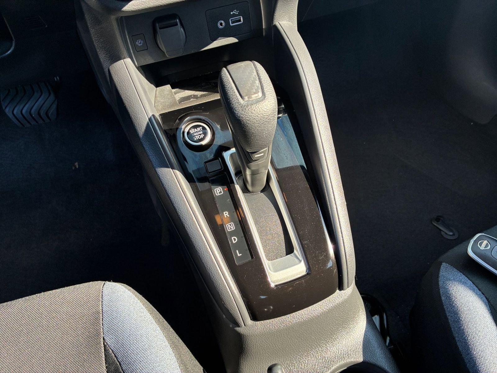 Used 2025 Nissan Versa SV image 39