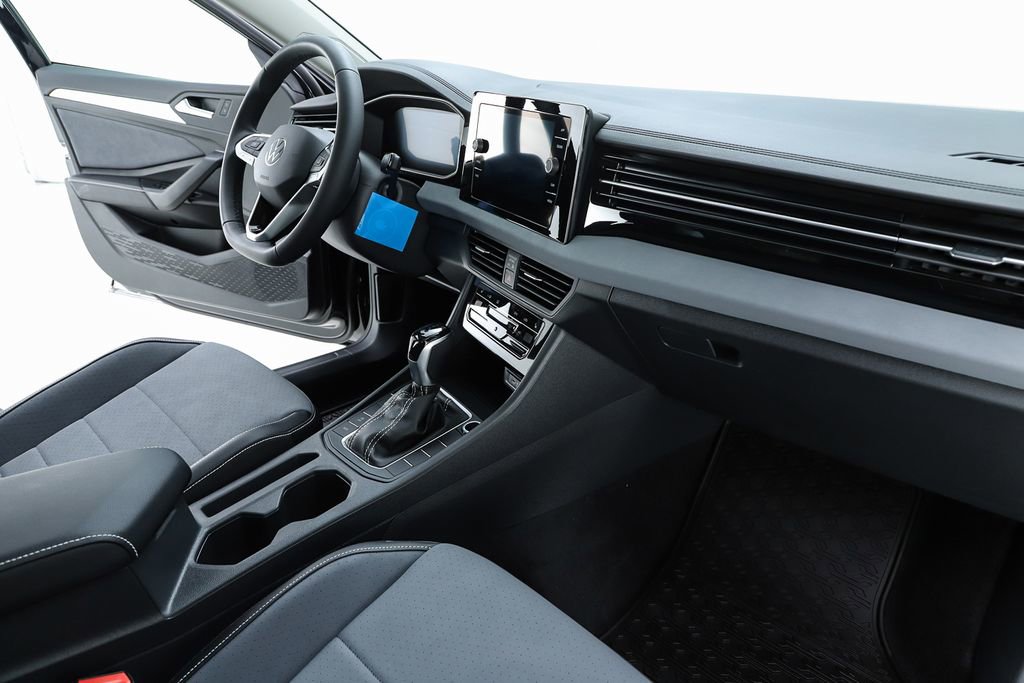 New 2026 Volkswagen Jetta SE FWD image 32
