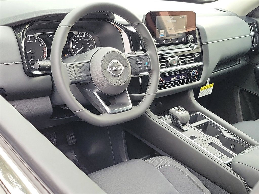 New 2025 Nissan Pathfinder SV image 4