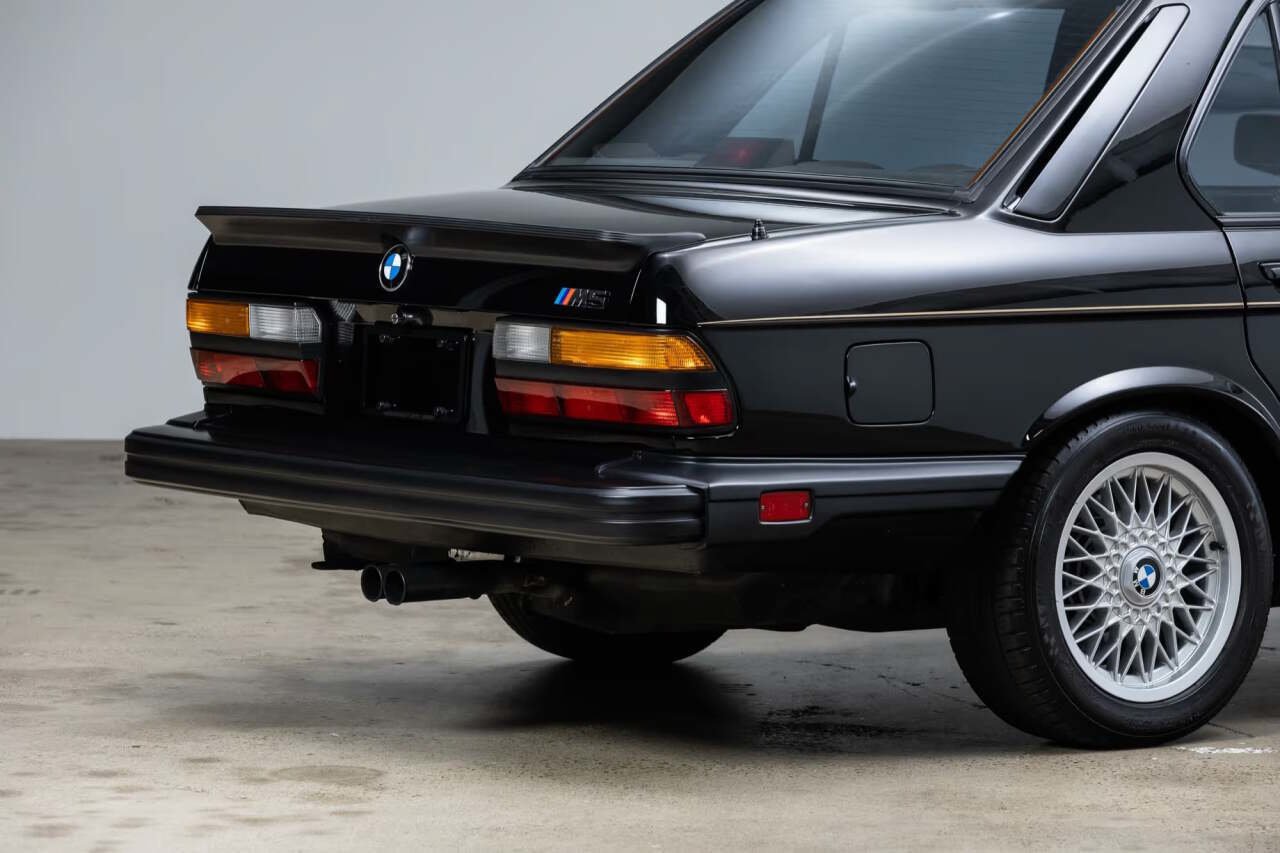 Used 1988 BMW M5 RWD image 2
