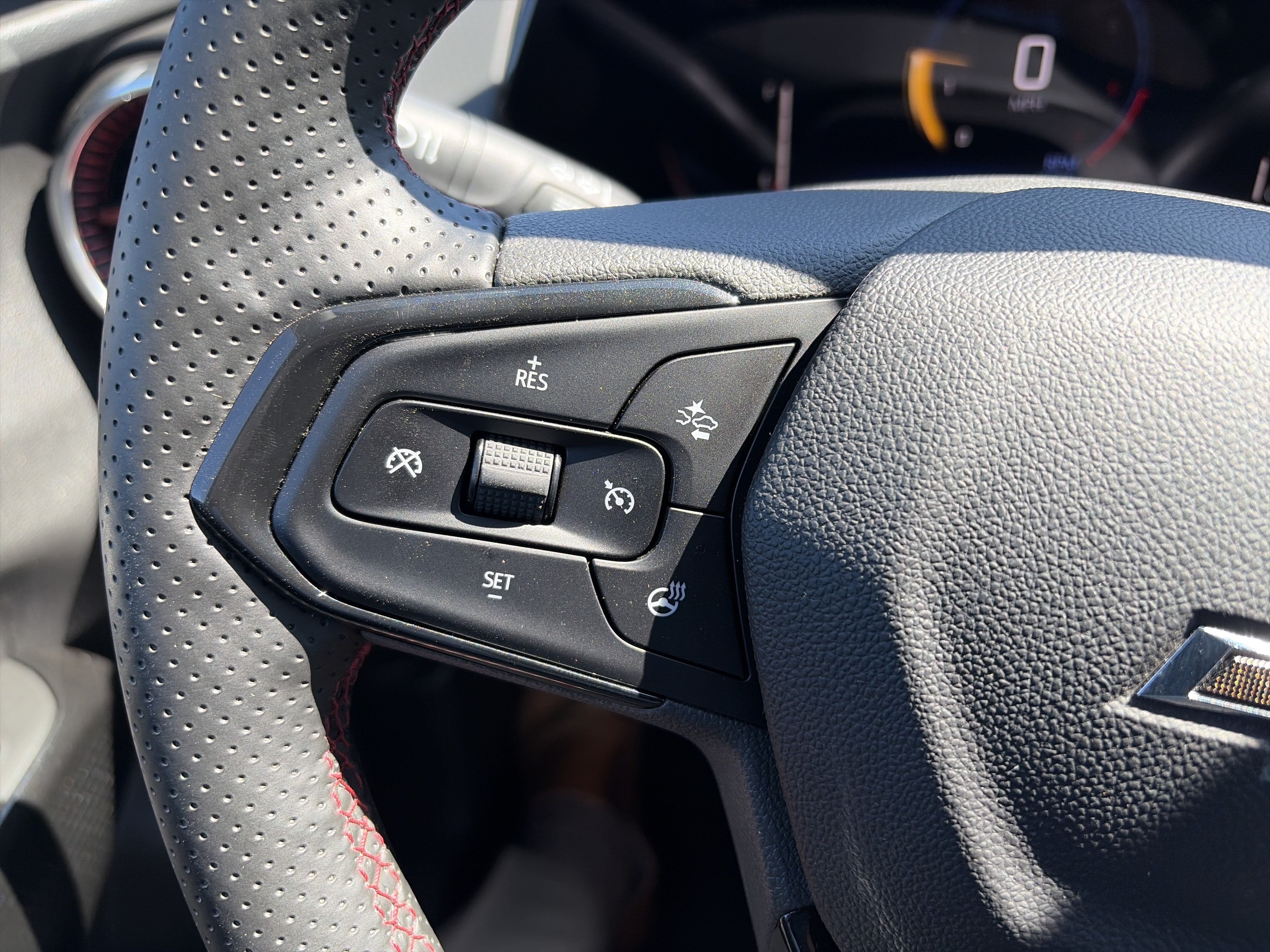 Used 2026 Chevrolet Trax RS w/ Sunroof Package FWD image 18