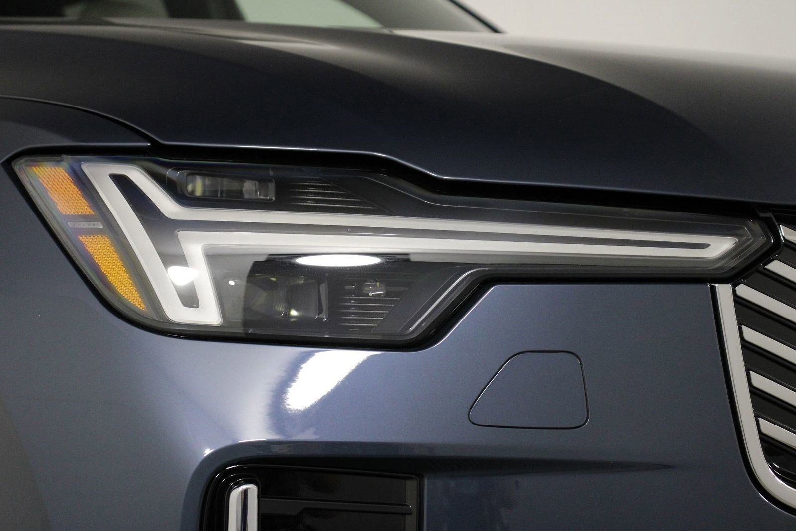 New 2026 Volvo XC90 T8 Plus image 14