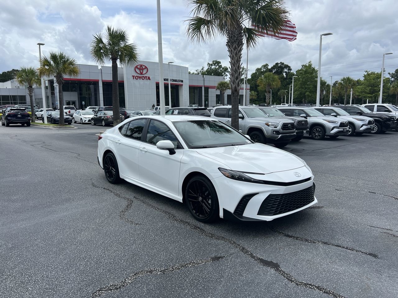 Used 2026 Toyota Camry SE FWD image 2
