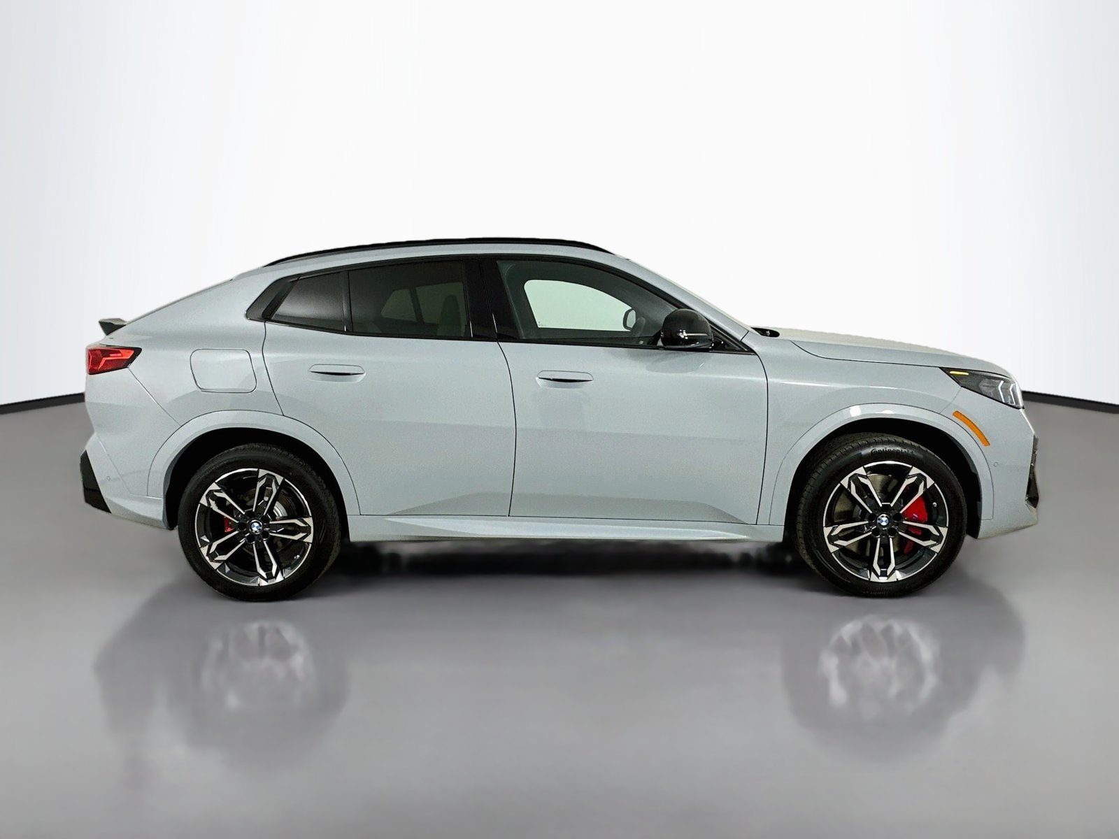 New 2026 BMW X2 xDrive28i w/ Technology Package AWD/4WD image 4