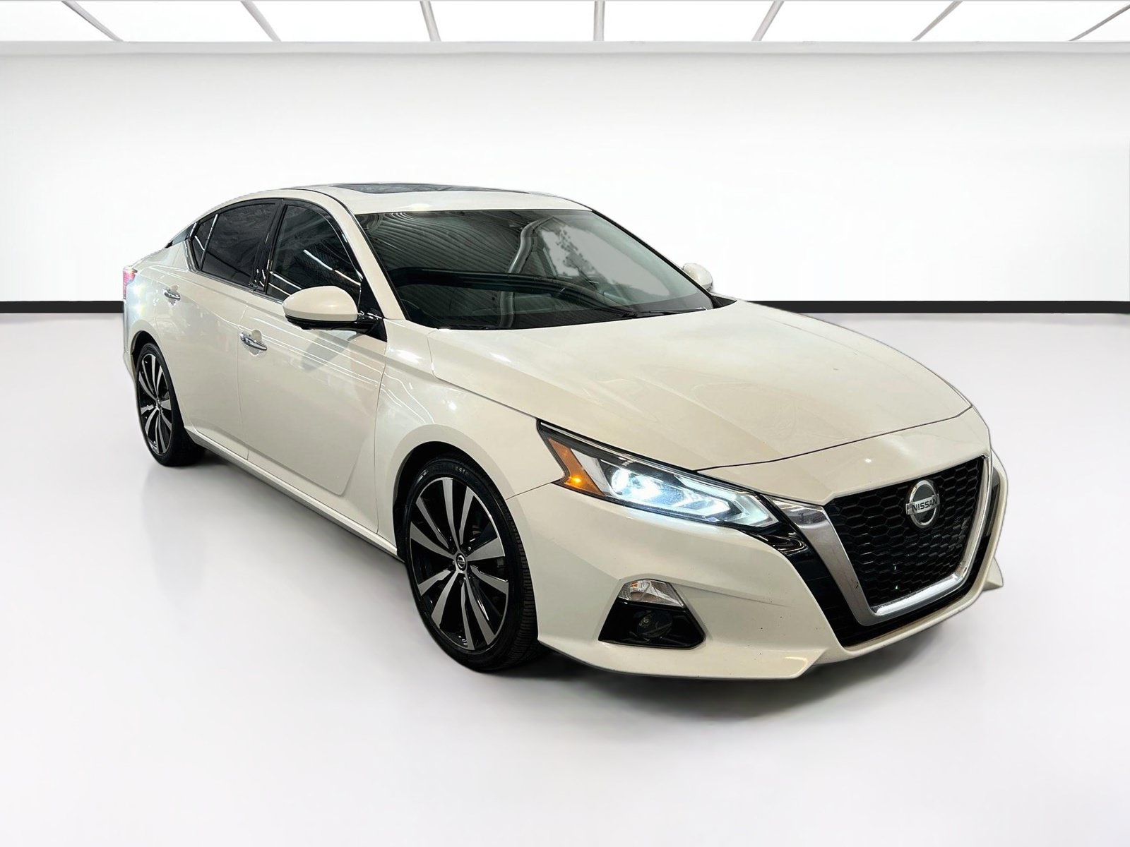 Used 2019 Nissan Altima 2.5 Platinum FWD image 3