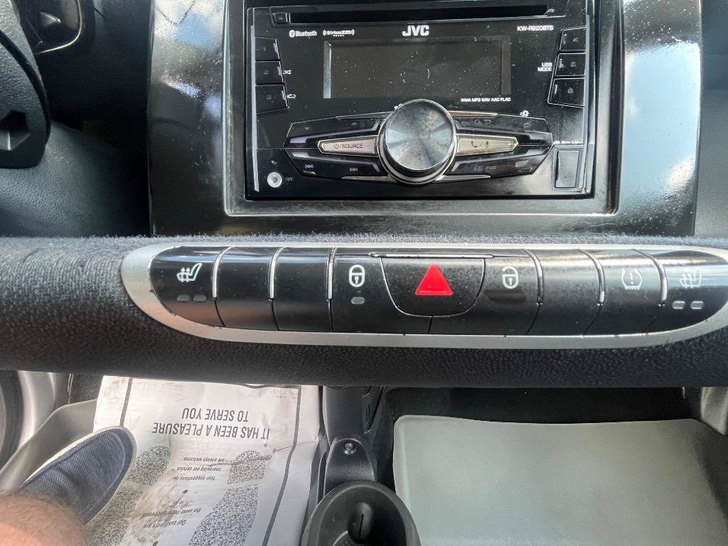 Used 2014 smart fortwo pure RWD image 17