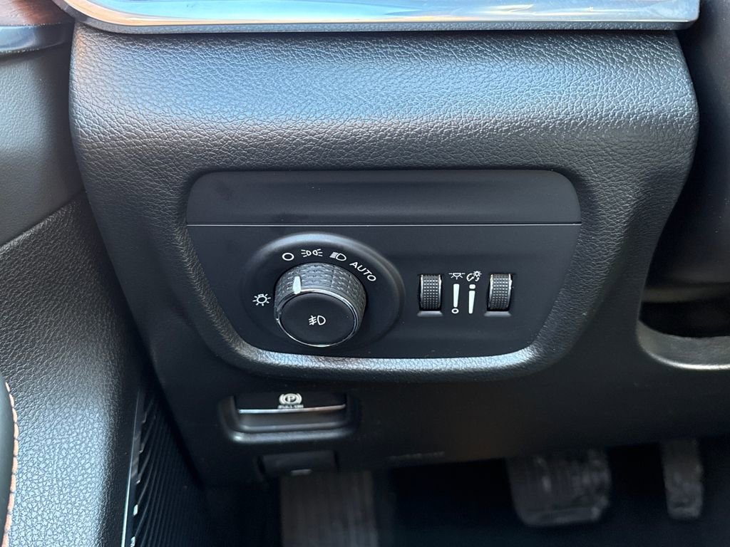 Used 2025 Jeep Grand Cherokee Summit w/ Adv Protech Group IV image 21