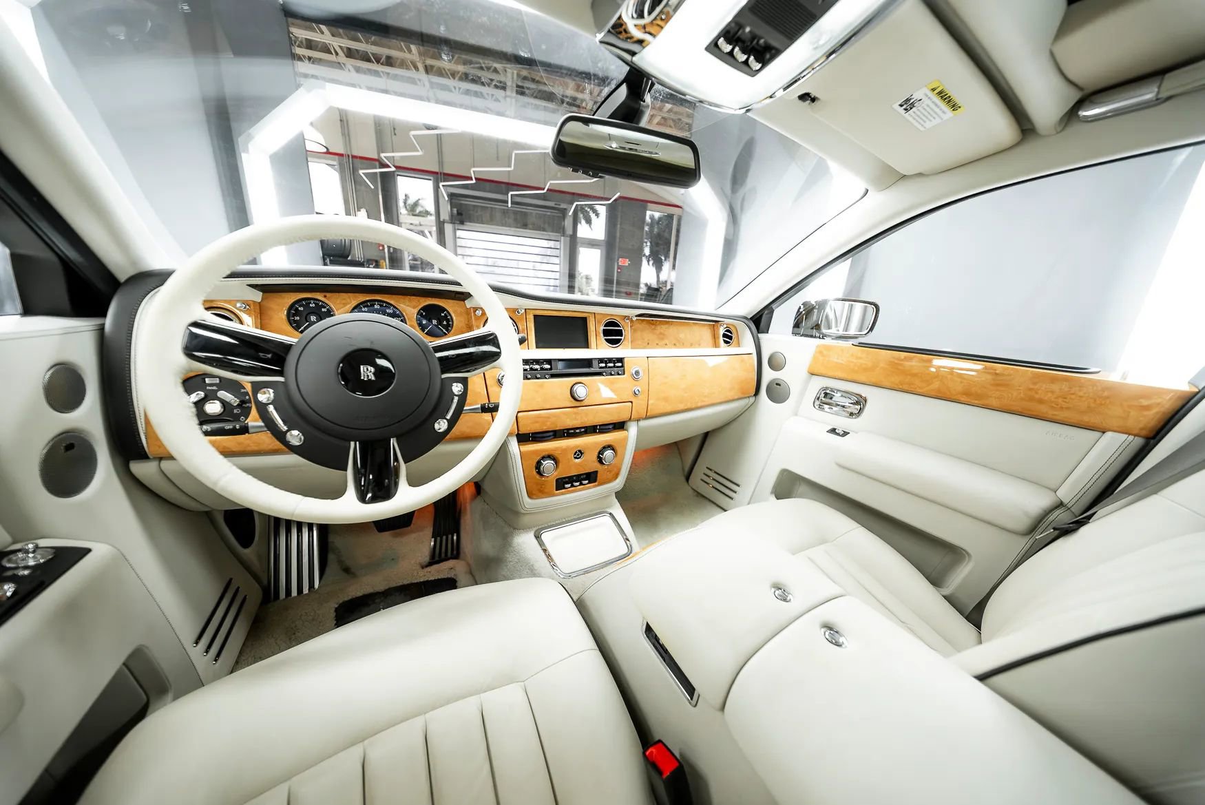 Used 2009 Rolls-Royce Phantom Sedan image 41