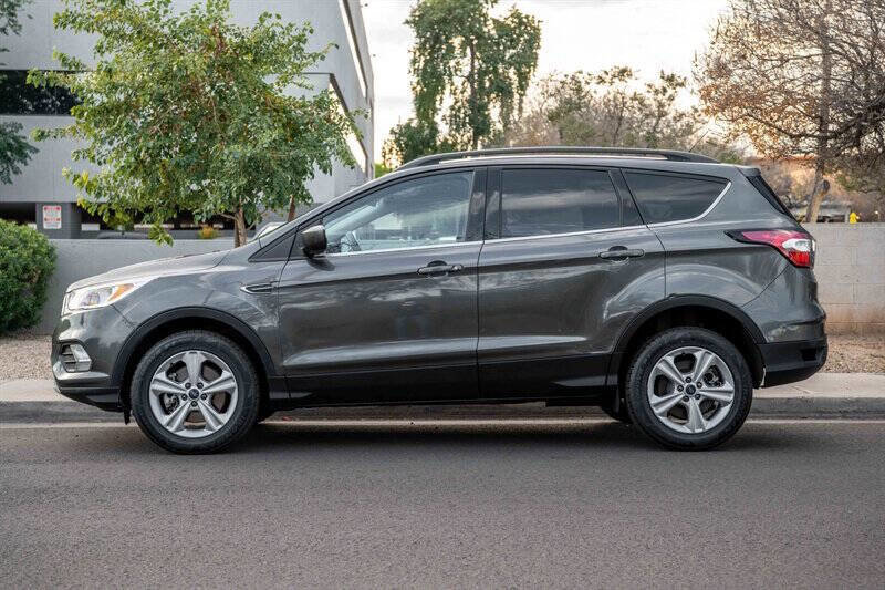 Used 2018 Ford Escape SE image 2