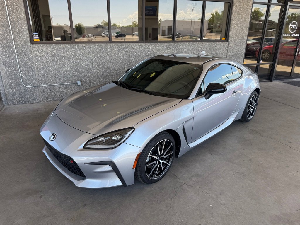 Used 2024 Toyota GR86 image 1