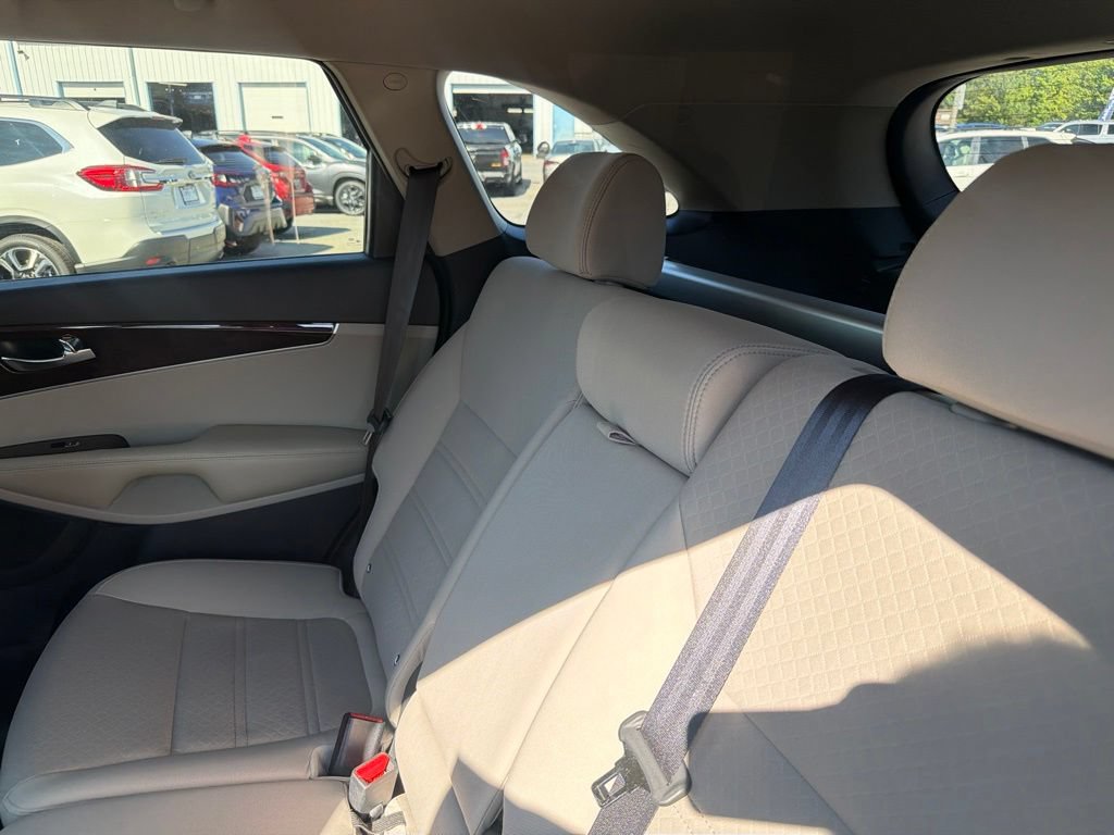 Used 2016 Kia Sorento FWD w/ LX Convenience Package image 11