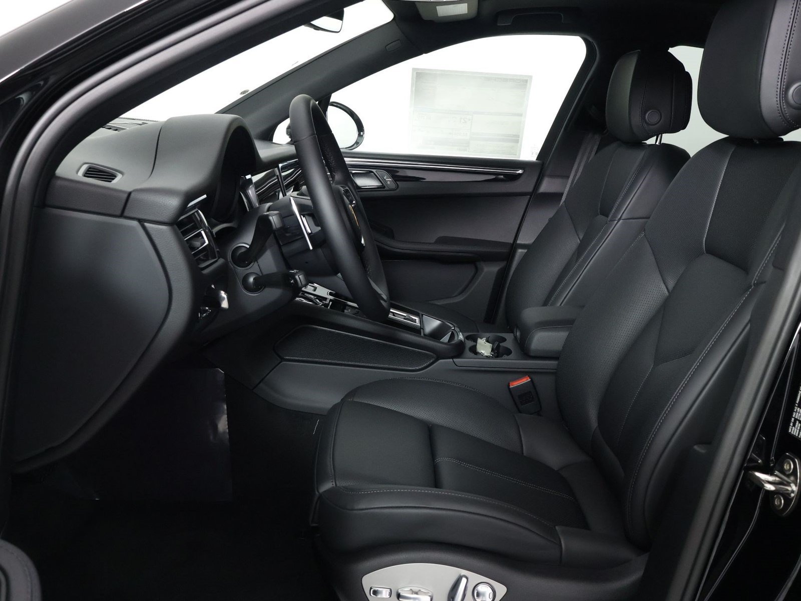 New 2026 Porsche Macan AWD/4WD image 5