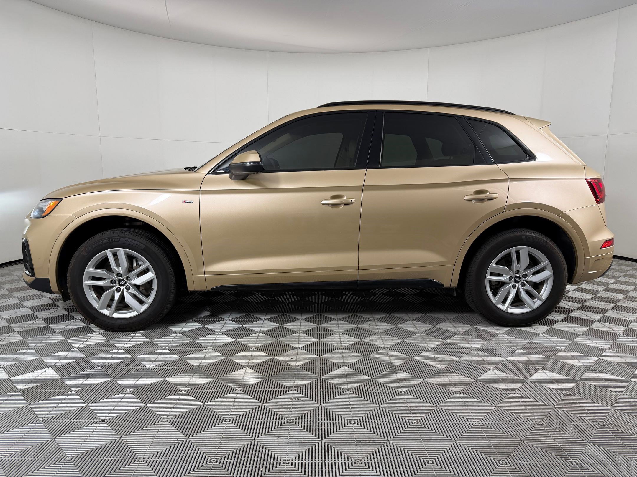Used 2022 Audi Q5 2.0T Premium AWD/4WD image 2