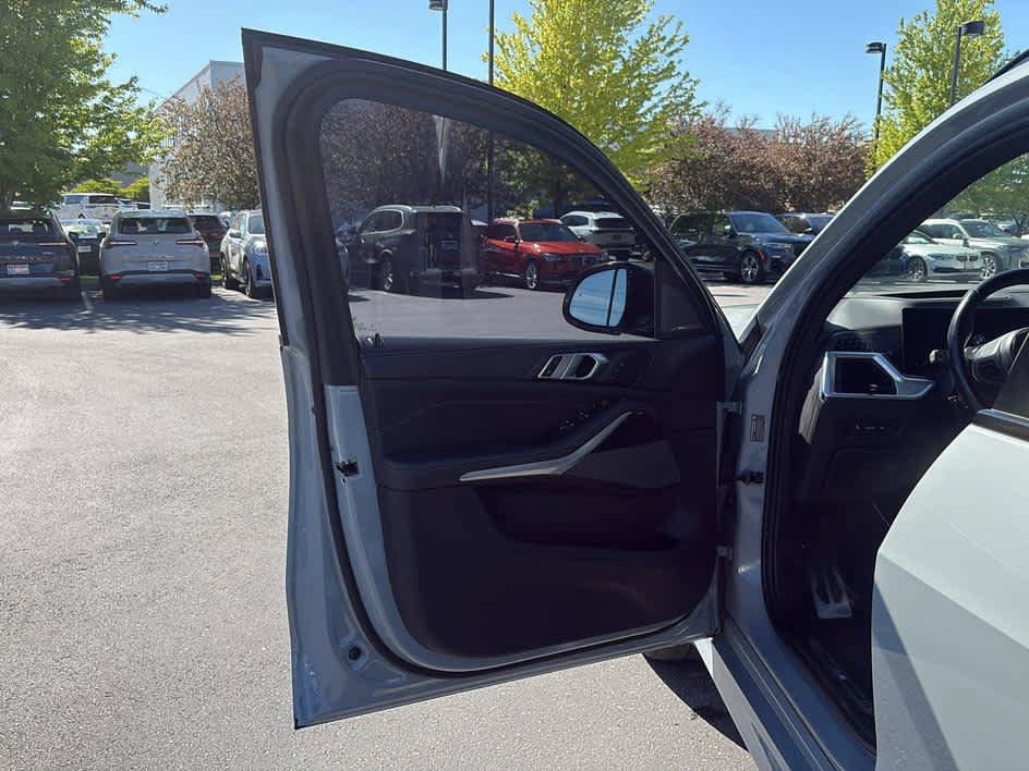 Used 2024 BMW X5 xDrive40i w/ M Sport Package AWD/4WD image 10