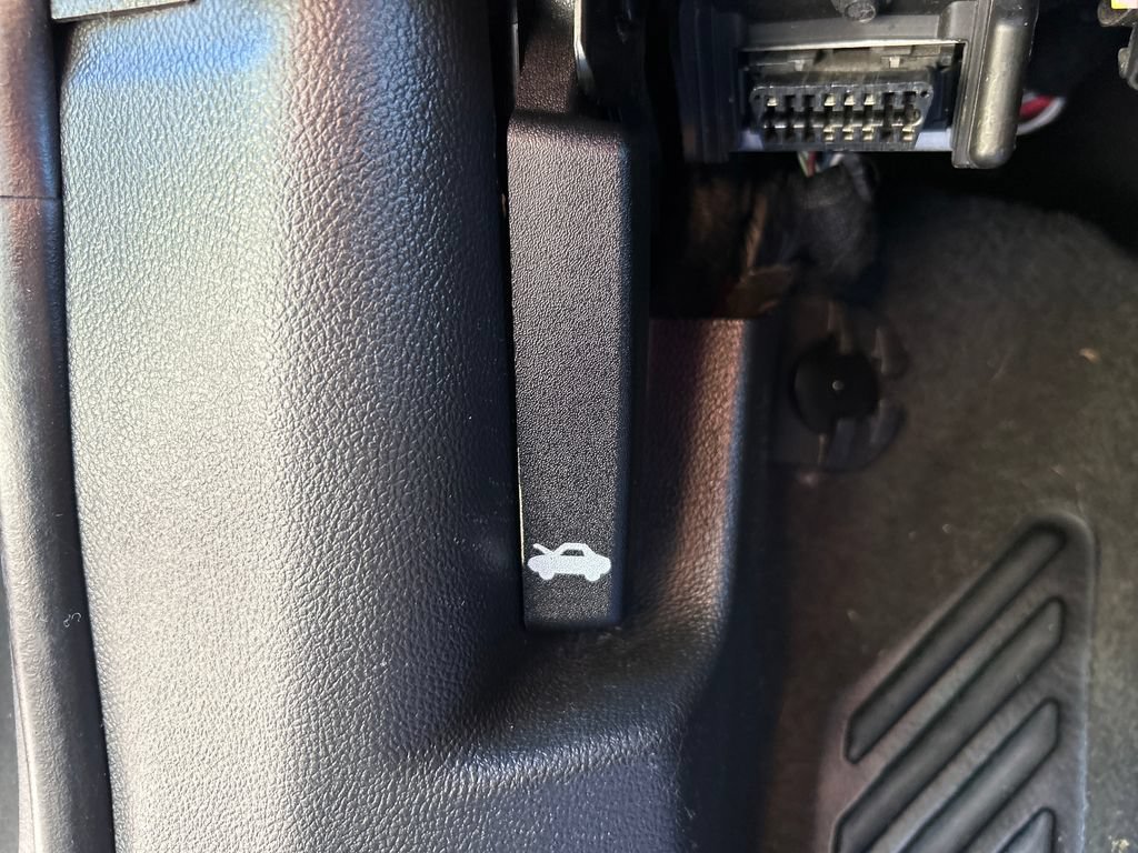 Used 2019 Chevrolet Trax LT w/ LT Convenience Package FWD image 32