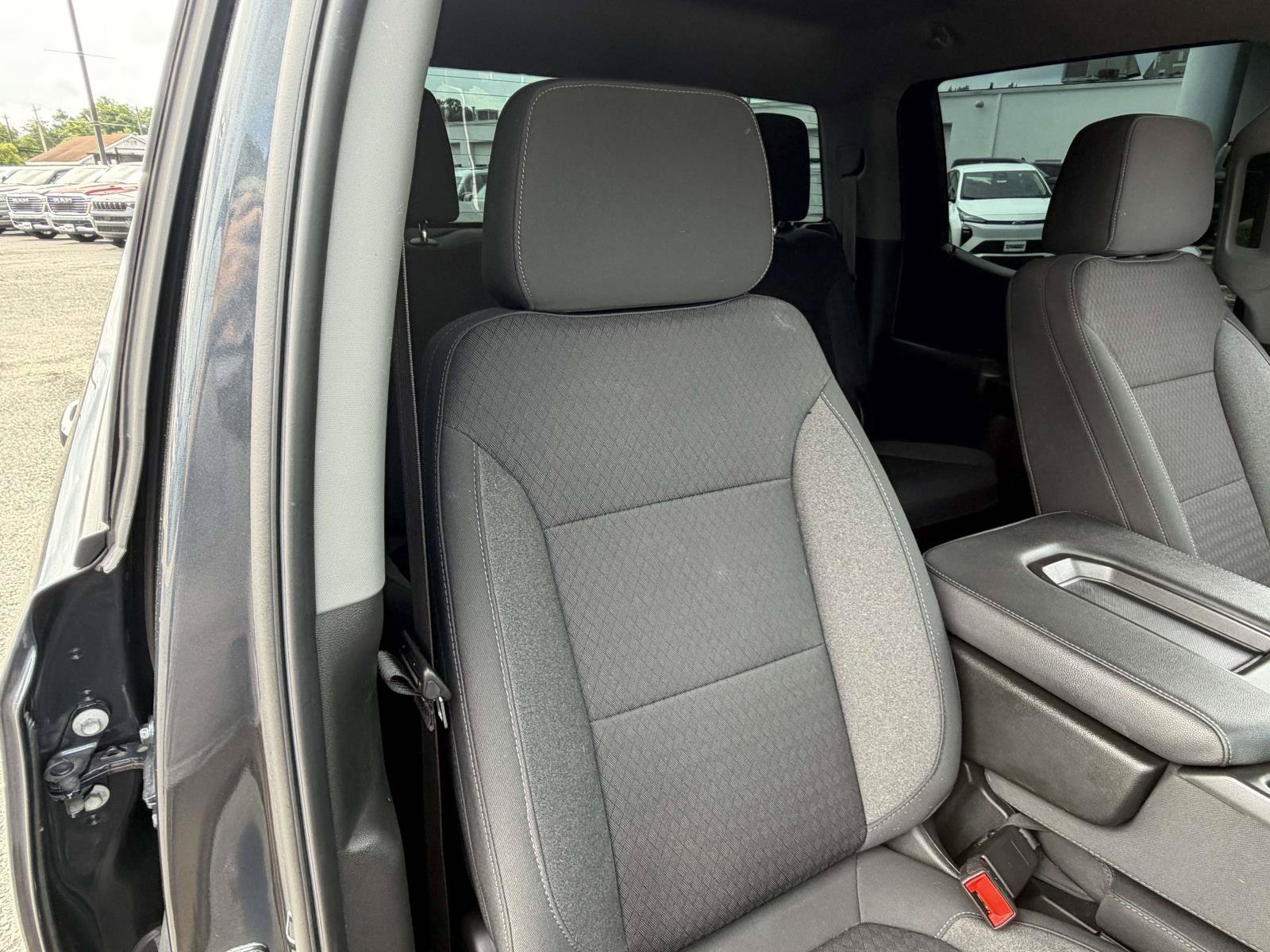 Used 2022 Chevrolet Silverado 1500 LT AWD/4WD image 32