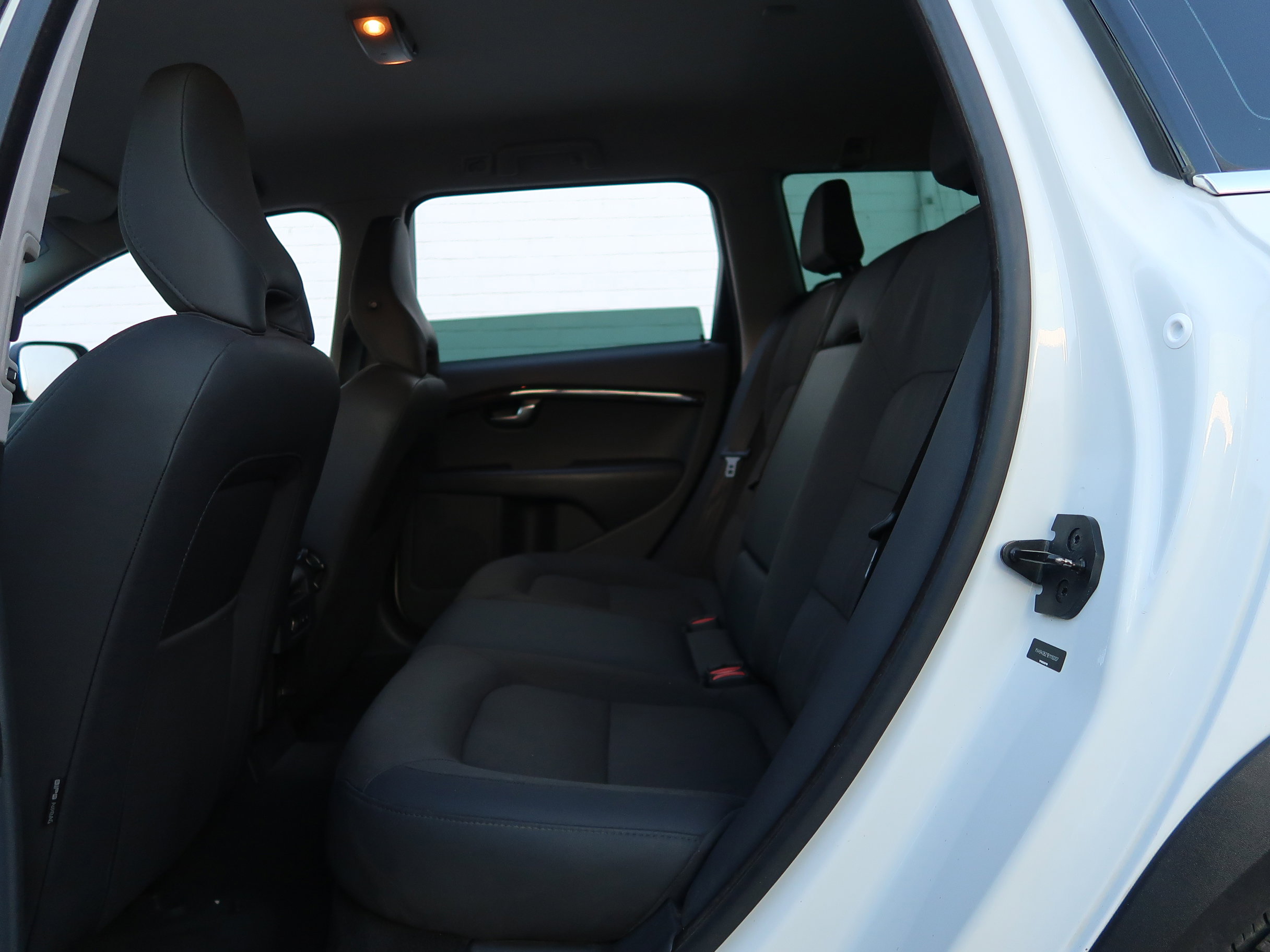 Used 2011 Volvo XC70 3.2 image 33