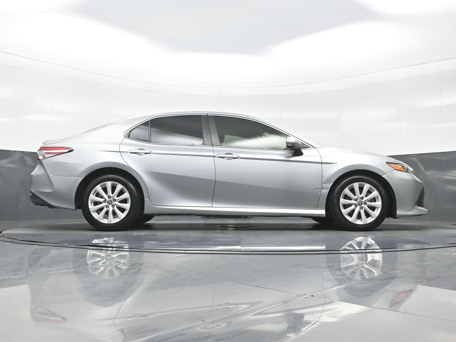 Used 2019 Toyota Camry LE FWD image 32