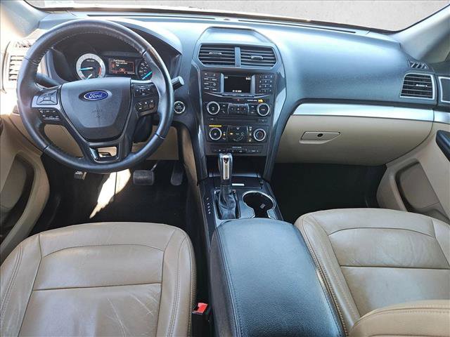 Used 2017 Ford Explorer XLT image 15