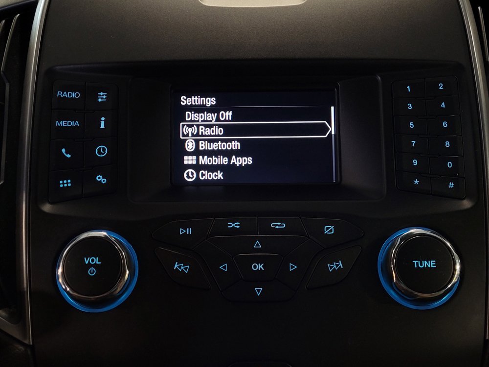 Used 2019 Ford Edge SE FWD image 25