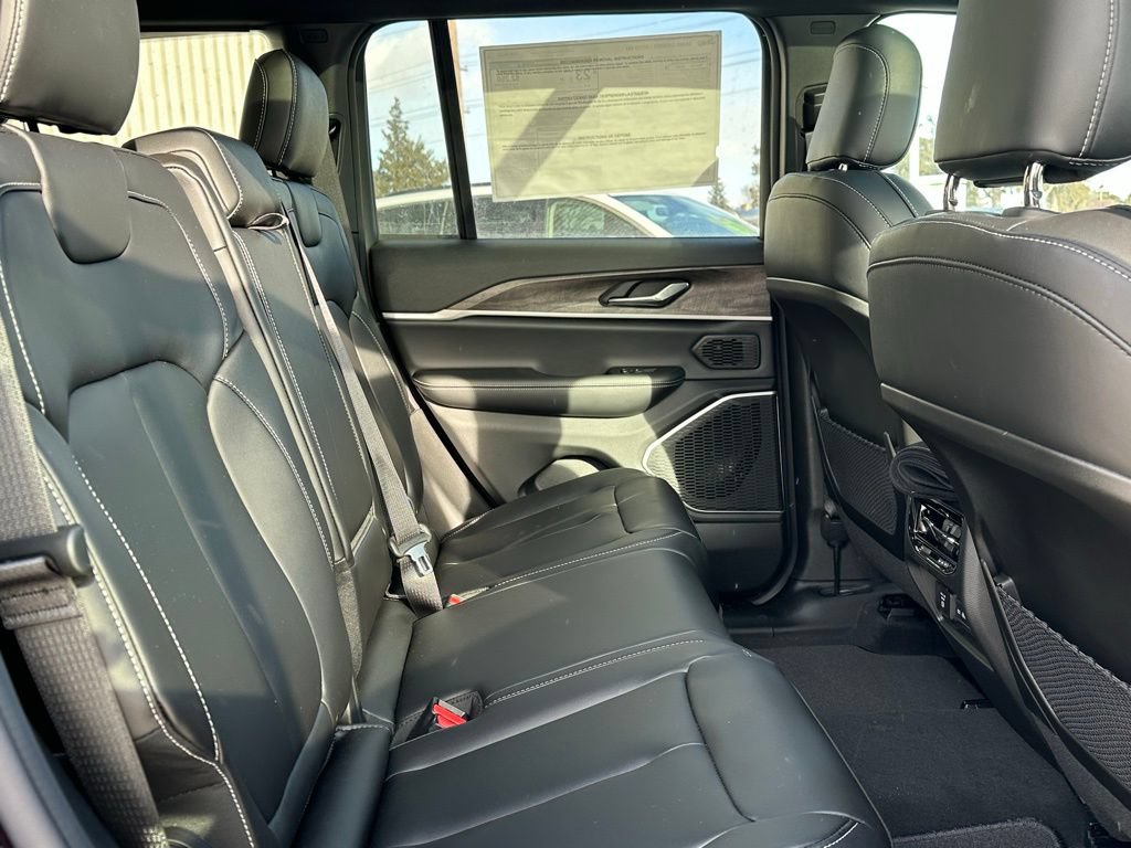 New 2026 Jeep Grand Cherokee Limited AWD/4WD image 18