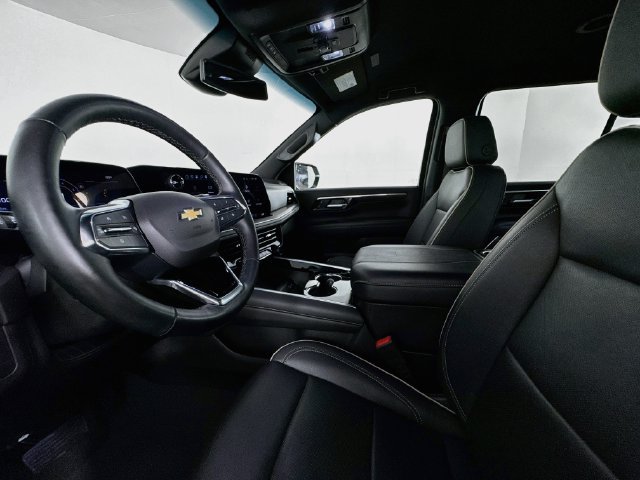 Used 2025 Chevrolet Tahoe Premier AWD/4WD image 18