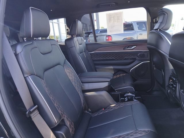 Used 2025 Jeep Grand Cherokee L Summit w/ Obsidian Package AWD/4WD image 22