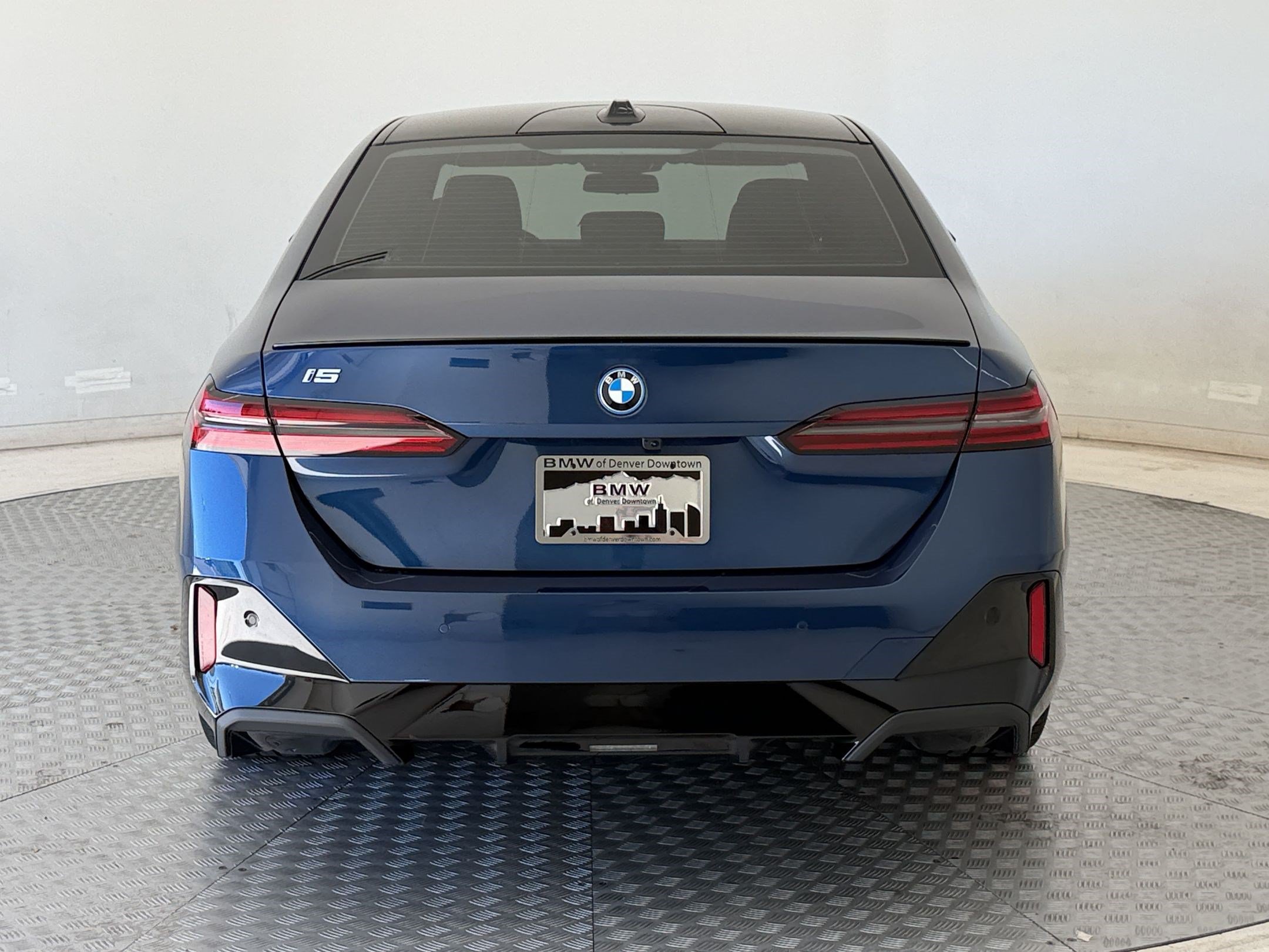 Certified 2025 BMW i5 xDrive40 w/ M Sport Package AWD/4WD image 10