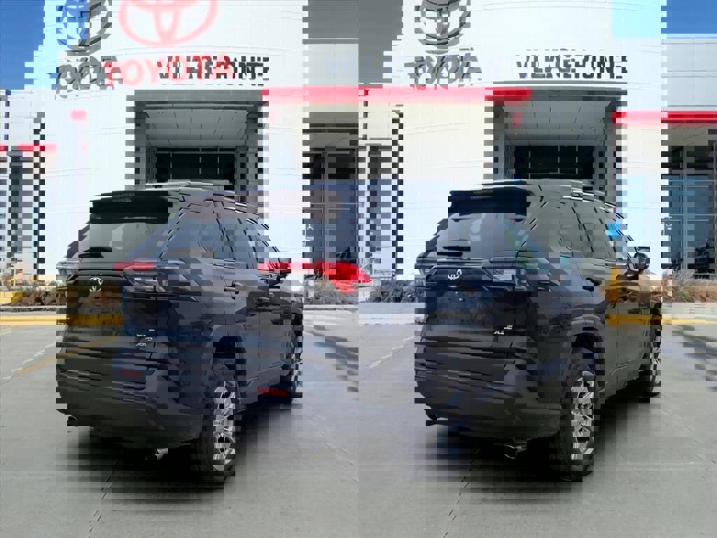 Used 2024 Toyota RAV4 XLE image 5