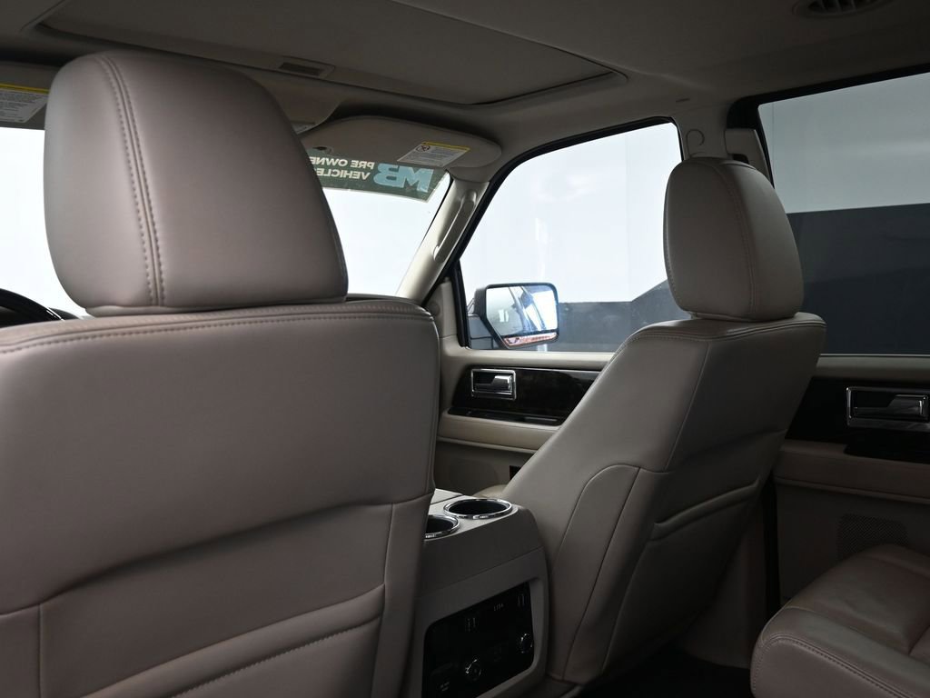 Used 2017 Lincoln Navigator Select image 22