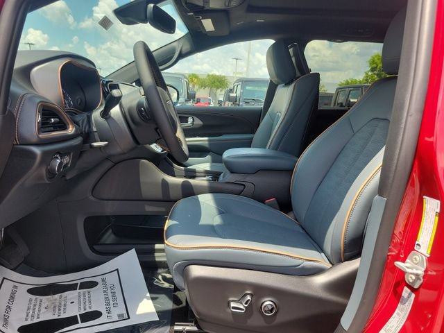 New 2027 Chrysler Pacifica Pinnacle w/ Theater Group FWD image 12