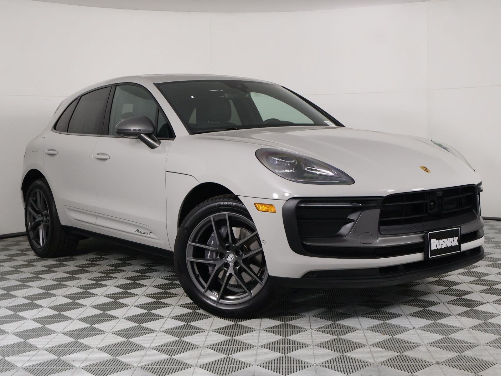 Certified 2026 Porsche Macan Turbo AWD/4WD image 9
