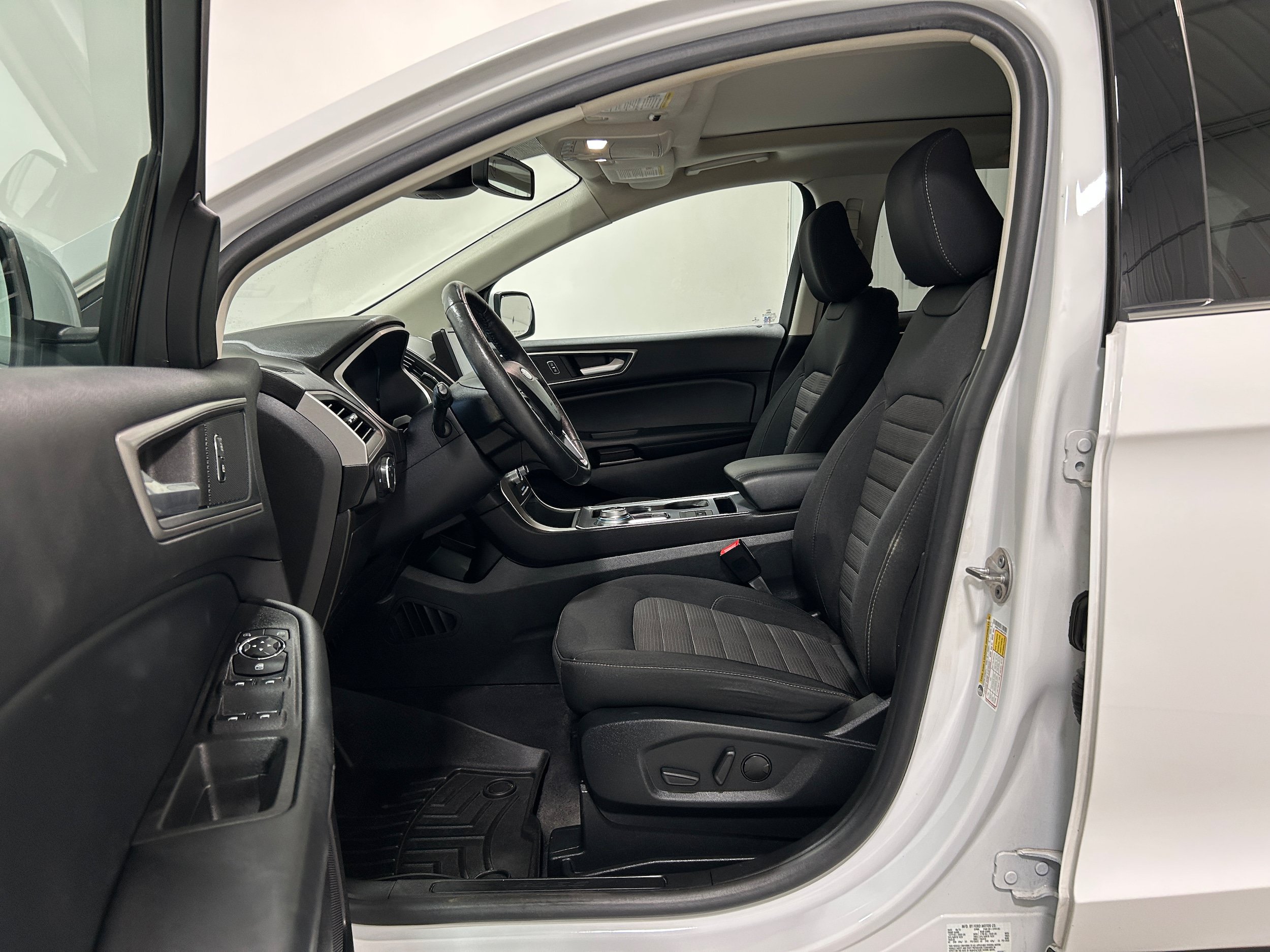 Used 2021 Ford Edge SEL w/ Convenience Package AWD/4WD image 4