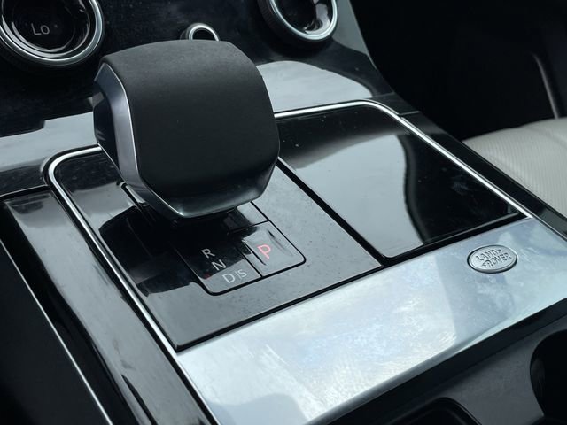 Used 2022 Land Rover Range Rover Velar R-Dynamic S image 19