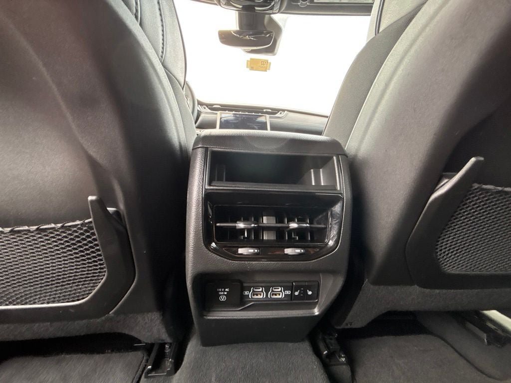 Used 2024 Jeep Grand Cherokee Overland AWD/4WD image 30