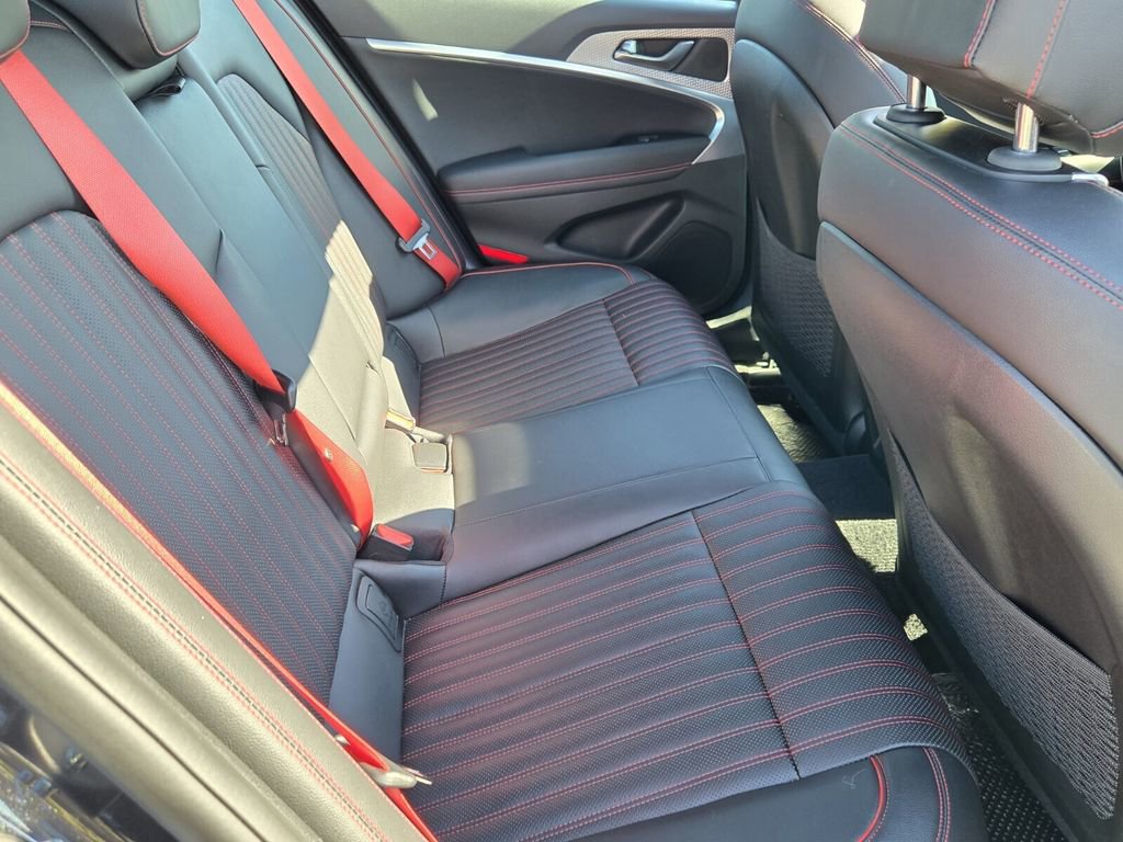 Used 2023 Genesis G70 2.0T w/ Sport Prestige Package RWD image 15