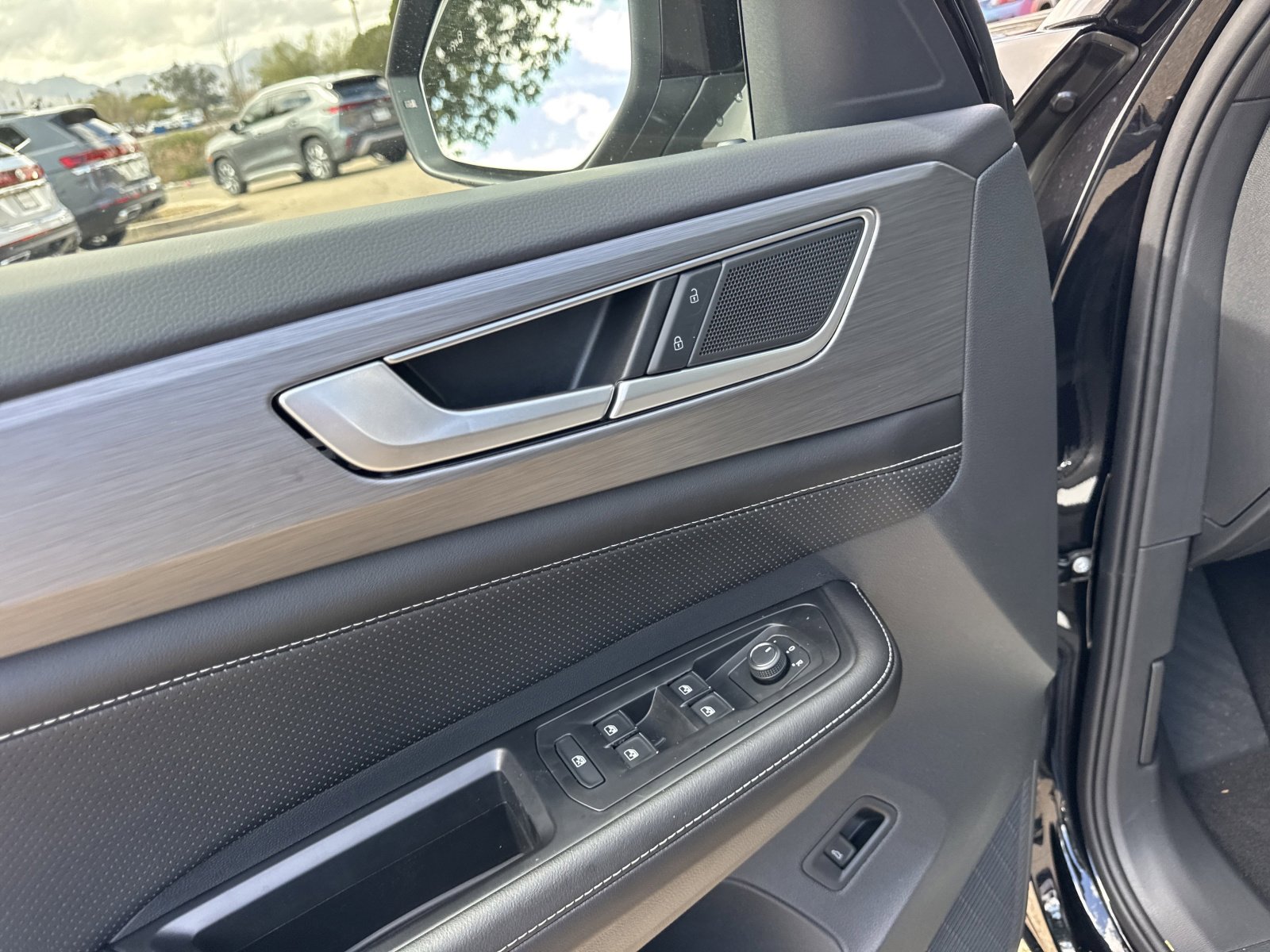 New 2026 Volkswagen Atlas Cross Sport SE image 12