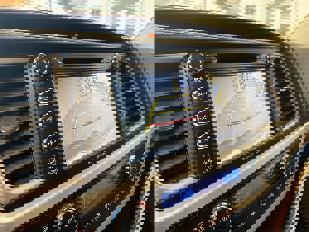 Used 2018 Toyota Highlander Limited image 32