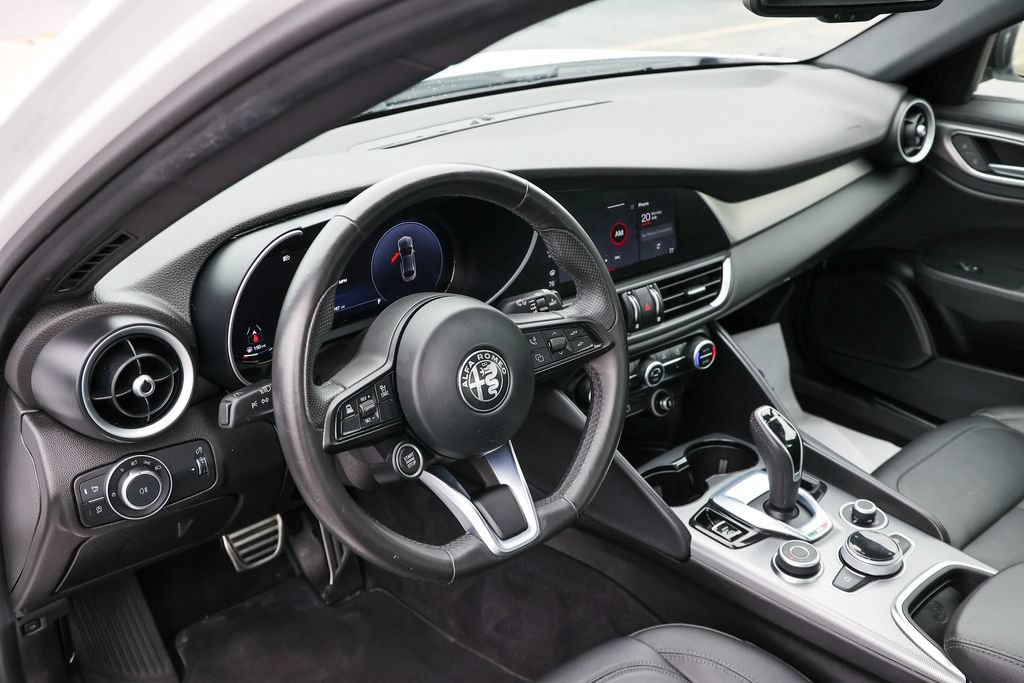 Used 2024 Alfa Romeo Giulia Ti AWD/4WD image 39