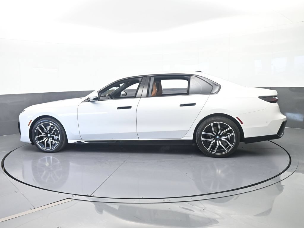 Used 2025 BMW 740i xDrive AWD/4WD image 3