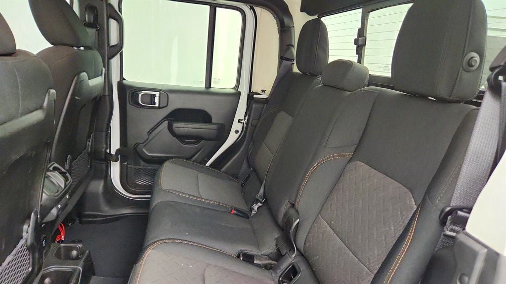 Used 2025 Jeep Gladiator Mojave w/ Convenience Group AWD/4WD image 20