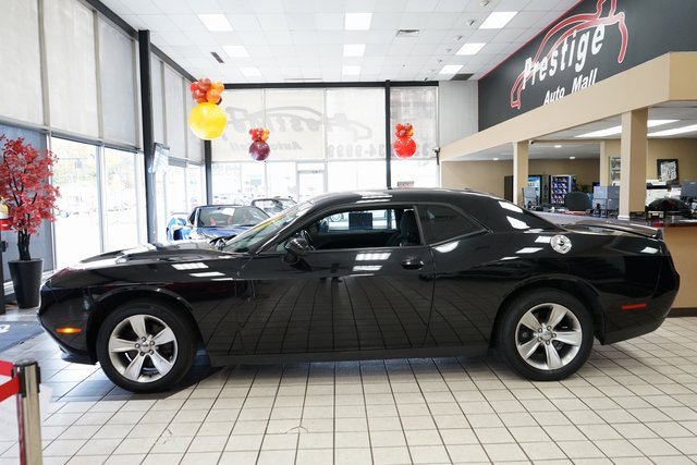 Used 2019 Dodge Challenger SXT image 4